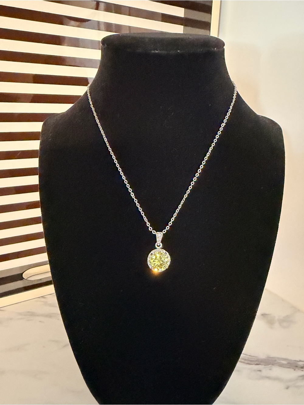 Yellow Green Glass Crystal Halo Pendant Necklace QVC Silver Tone - Picture 6 of 10